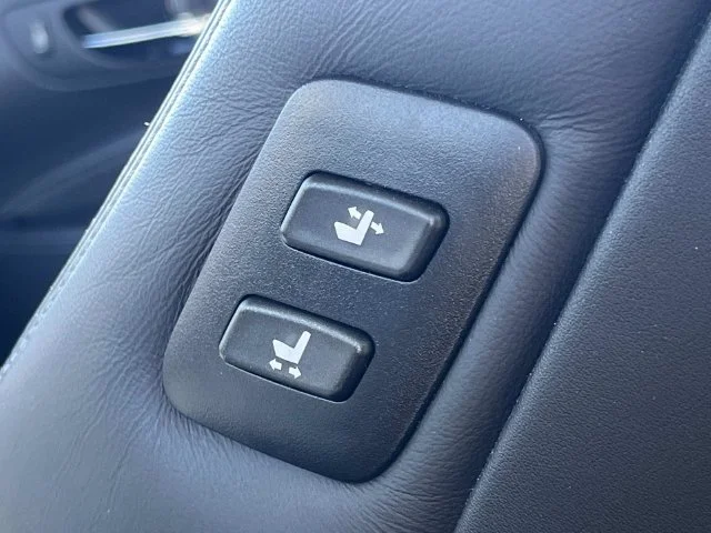 Used 2014 Silver Lexus 460 image 18