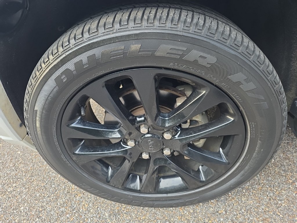 Used 2020 White Jeep Altitude image 11