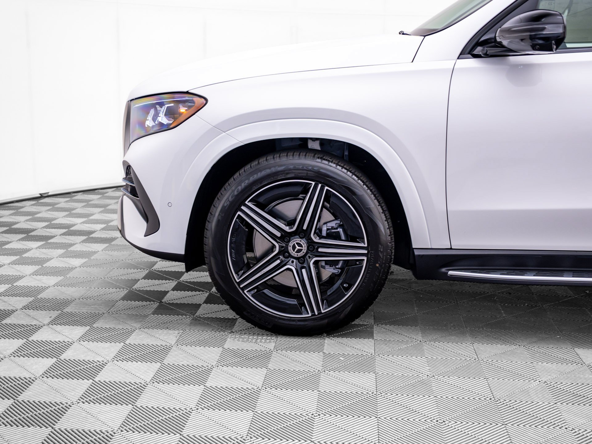 New 2027 White Mercedes-Benz GLE 350 image 36