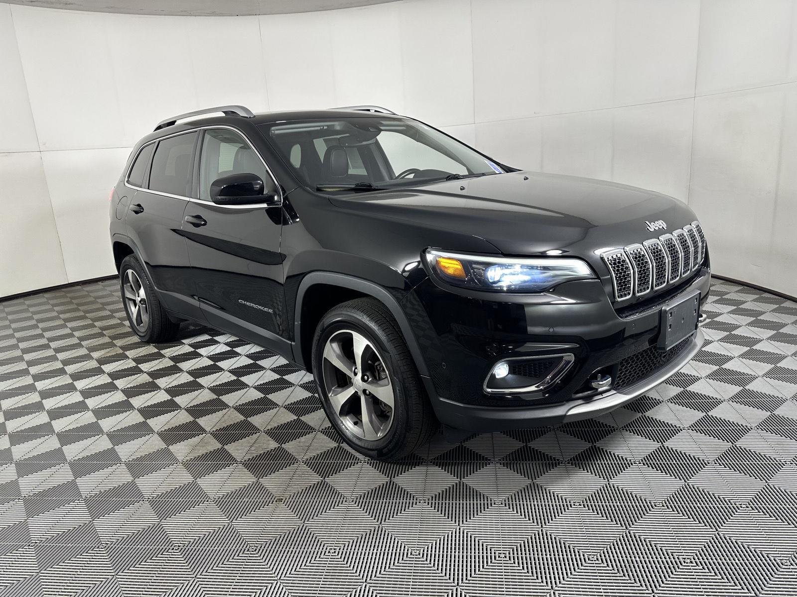 Used 2021 Diamond Black Crystal Pearlcoat Jeep Limited image 12