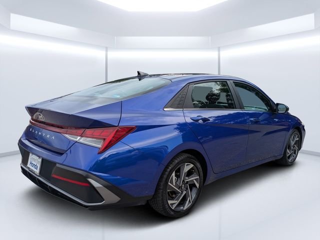 Used 2025 Blue Hyundai SEL Convenience image 4
