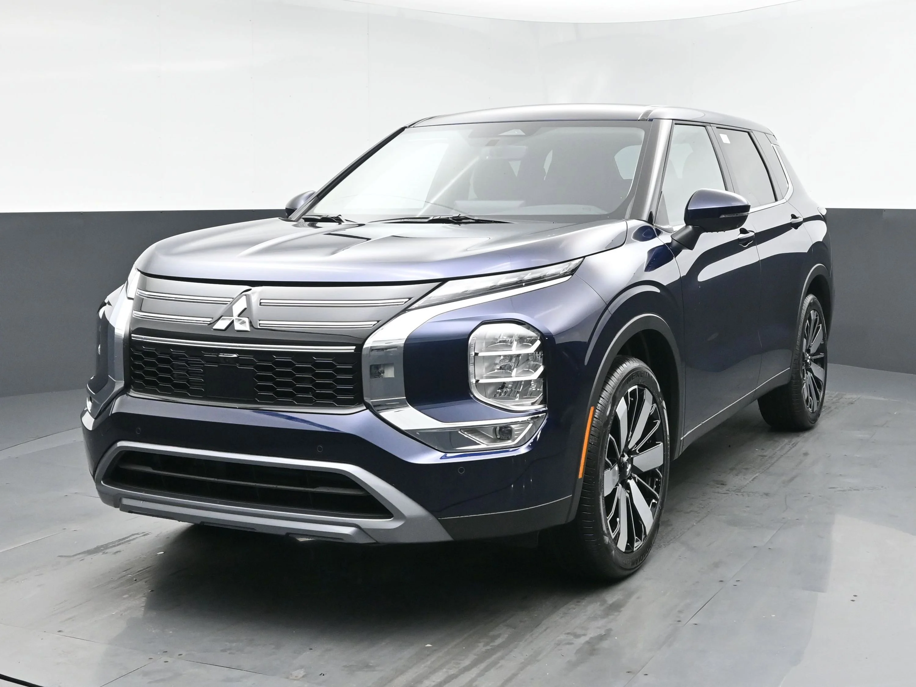 2026 Mitsubishi Outlander SE FWD's photo