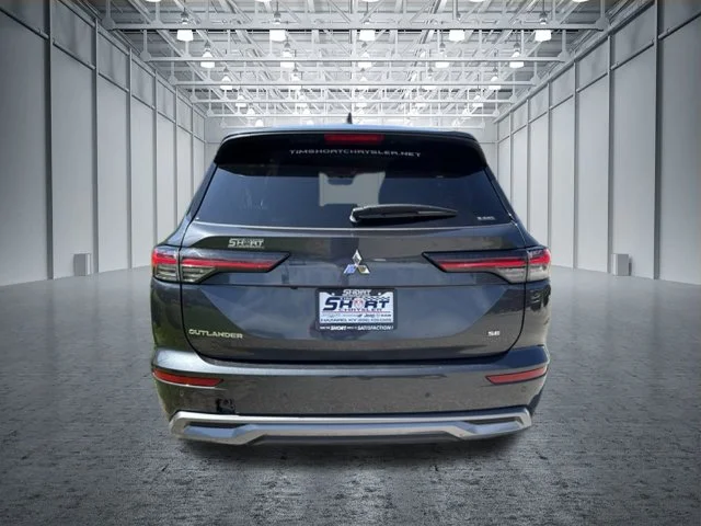Used 2025  Mitsubishi  image 4