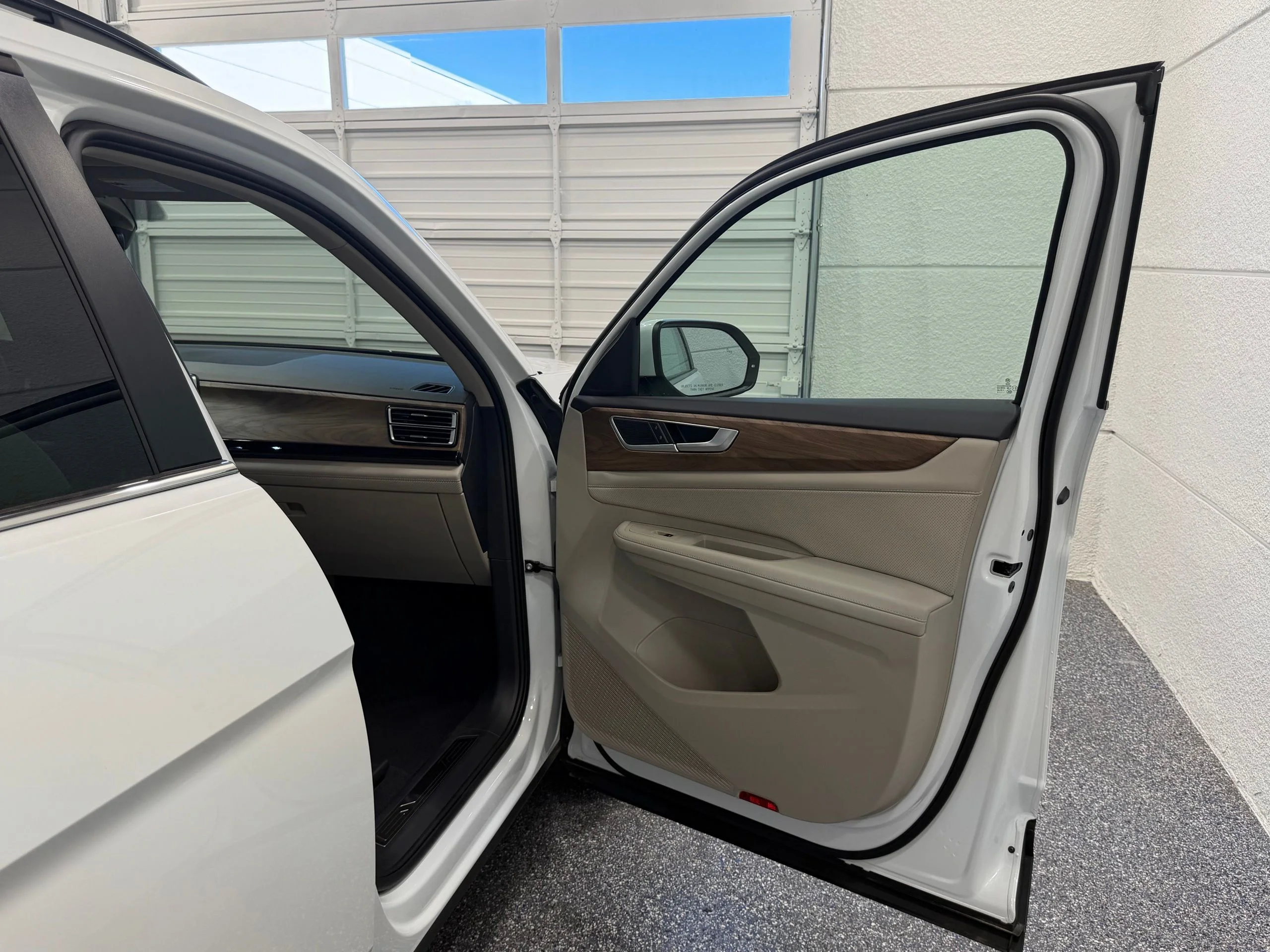 New 2026 White Volkswagen 2.0T SE w/Technology image 32