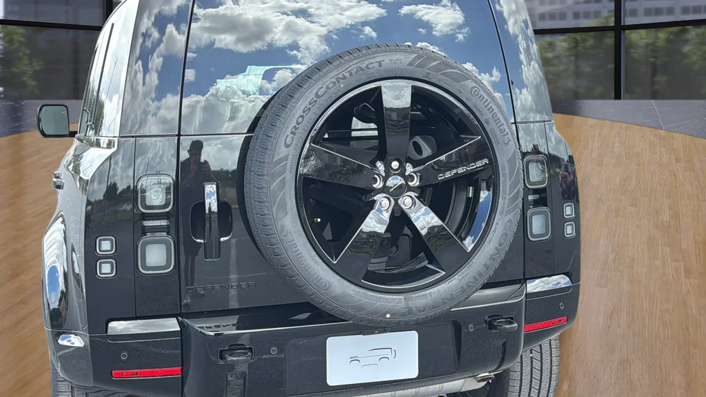 New 2026 Black Land Rover X-Dynamic SE image 16