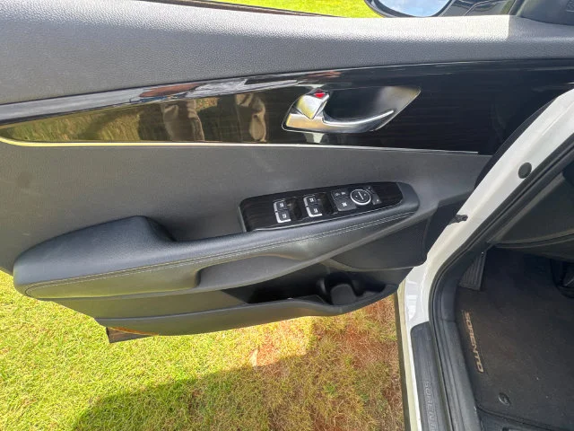 Used 2020 White Kia EX image 12