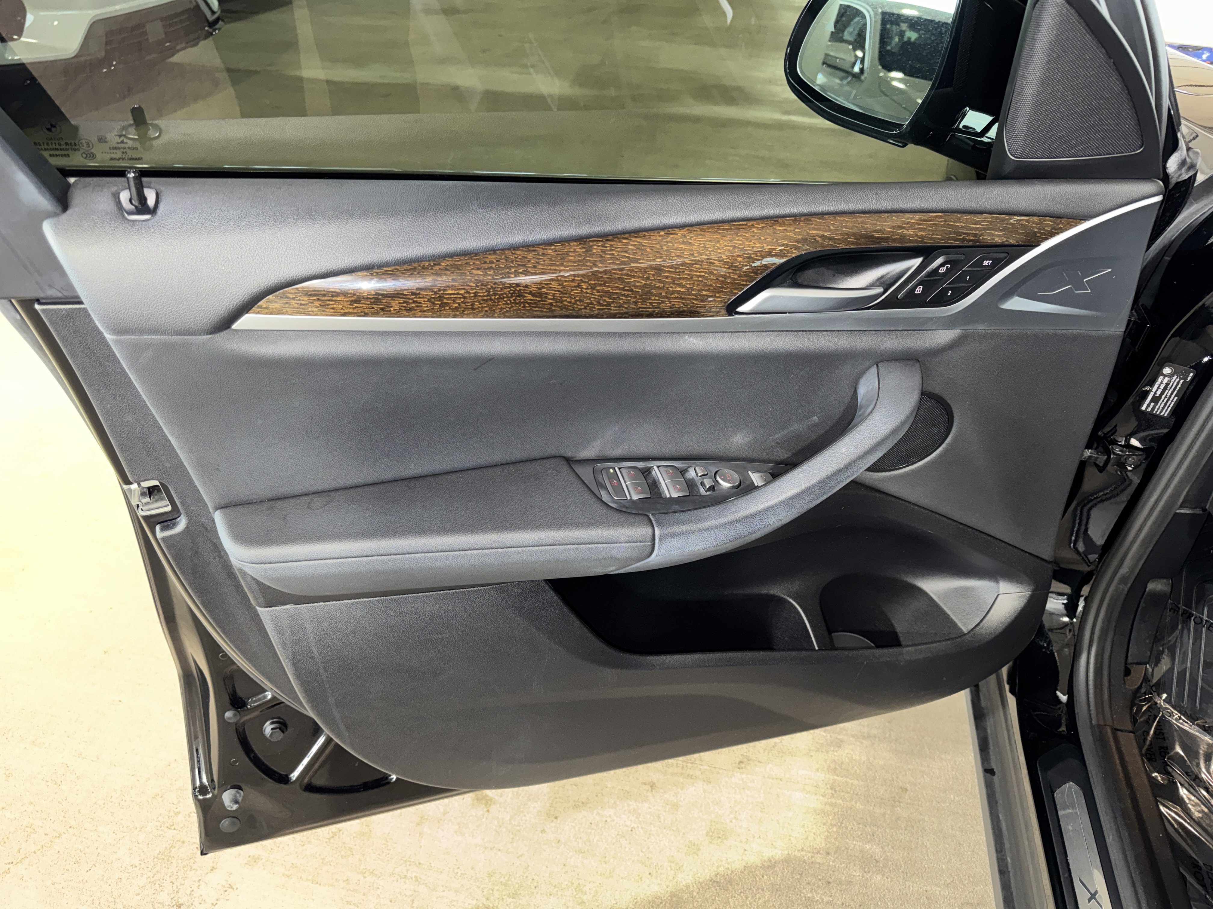 Used 2020 Jet Black BMW sDrive30i image 17