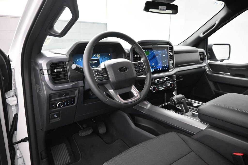 New 2026 Oxford White Ford XLT image 17