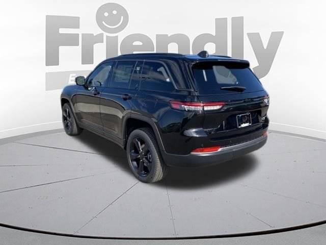 New 2026 Diamond Black Crystal Pearlcoat Jeep Limited image 3