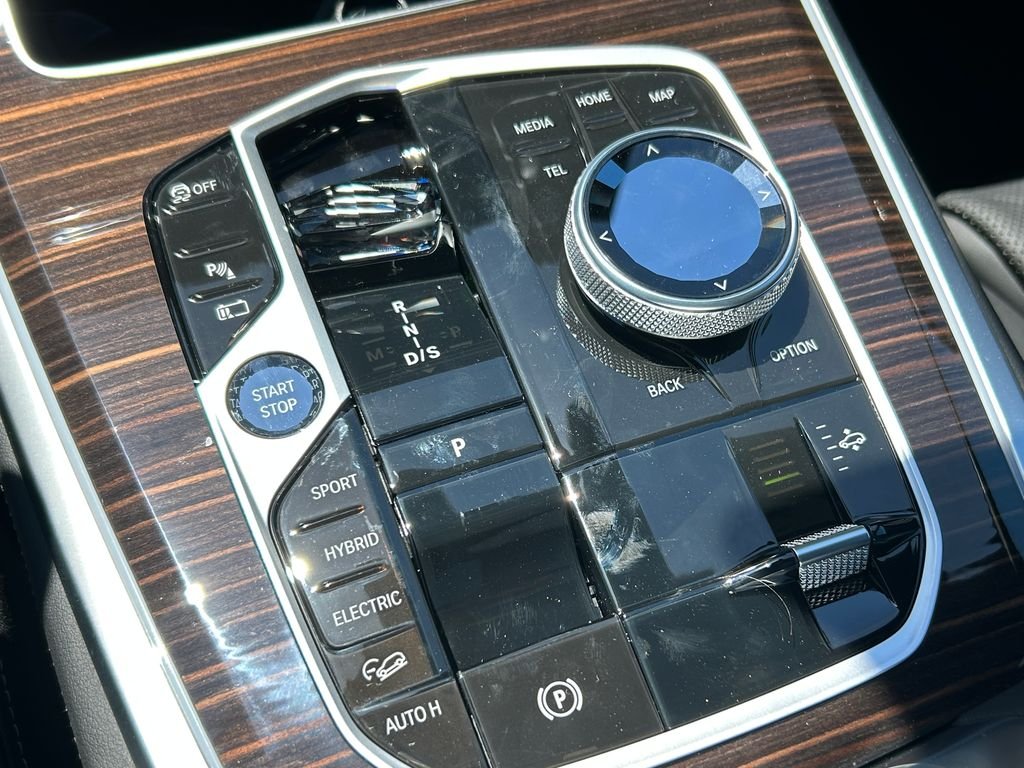 New 2026 Black Sapphire Metallic BMW xDrive50e image 28
