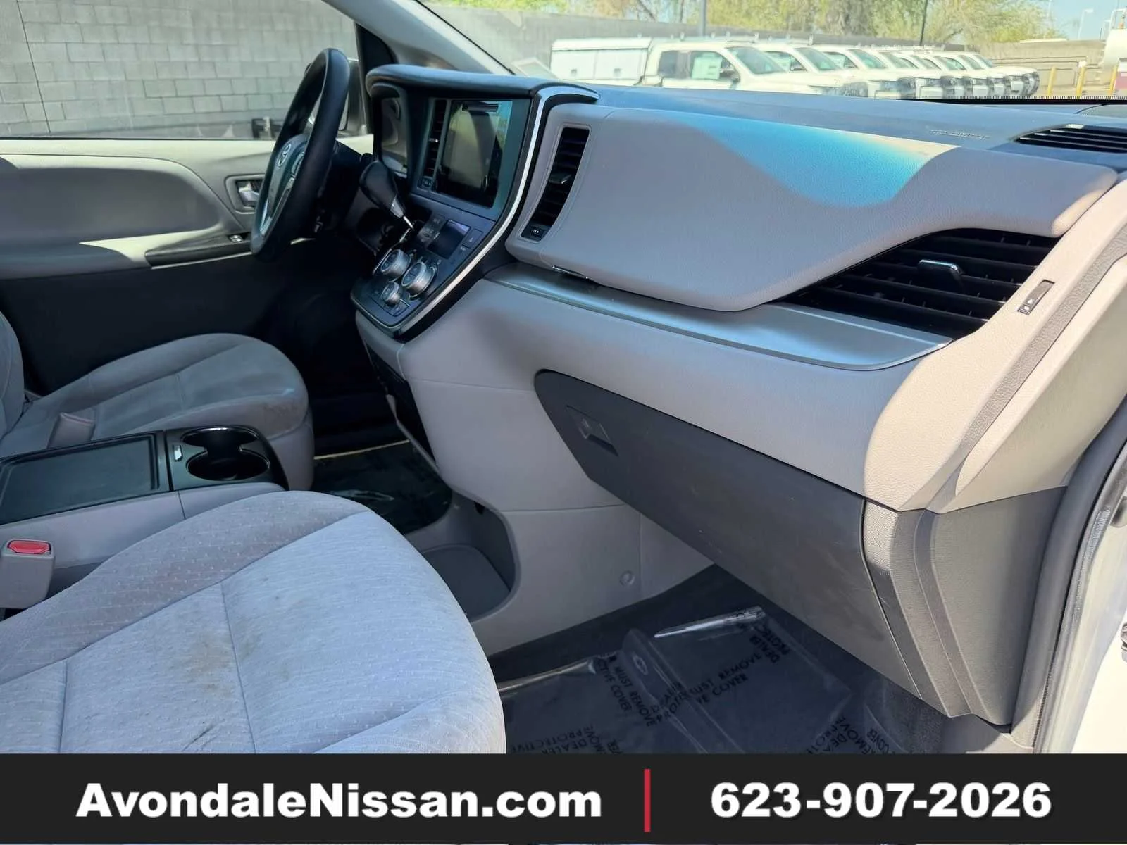 2017 Toyota Sienna LE V6 AWD 7-Passenger's photo