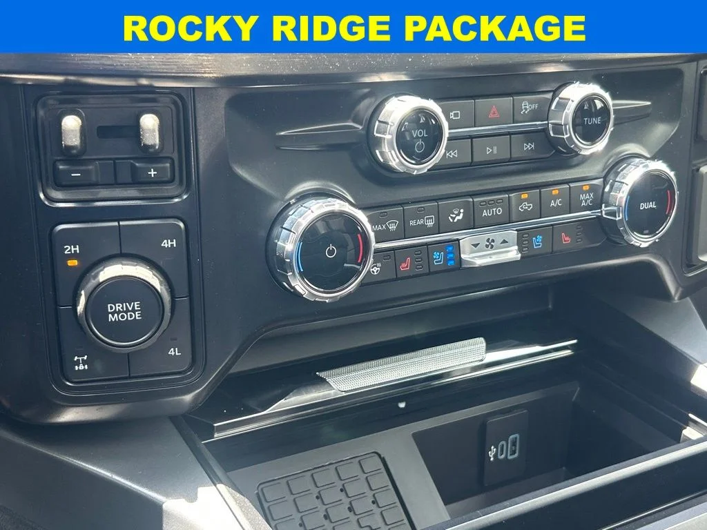 2025 Ford F-350 Super Duty Lariat - Photo 44