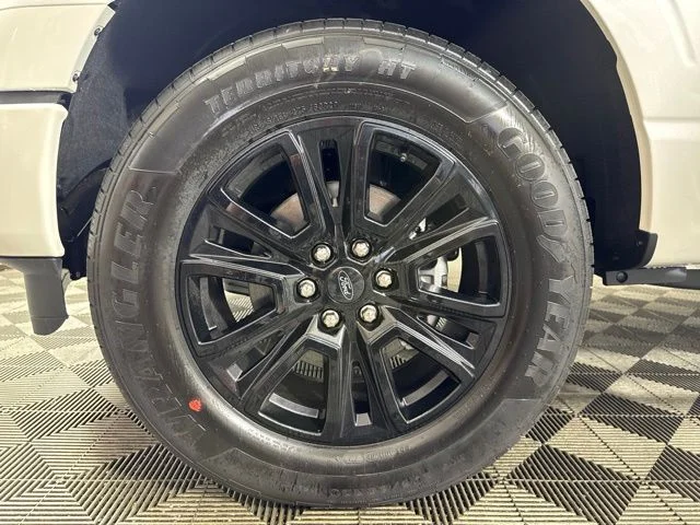 New 2026 Star White Metallic Tri-Coat Ford Platinum image 10