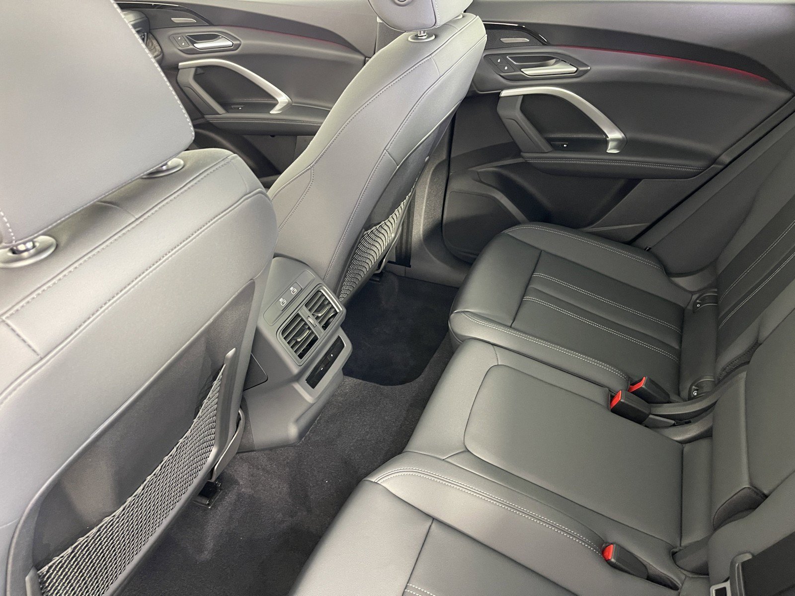 Used 2025 Florett Silver Metallic Audi Premium Plus image 31