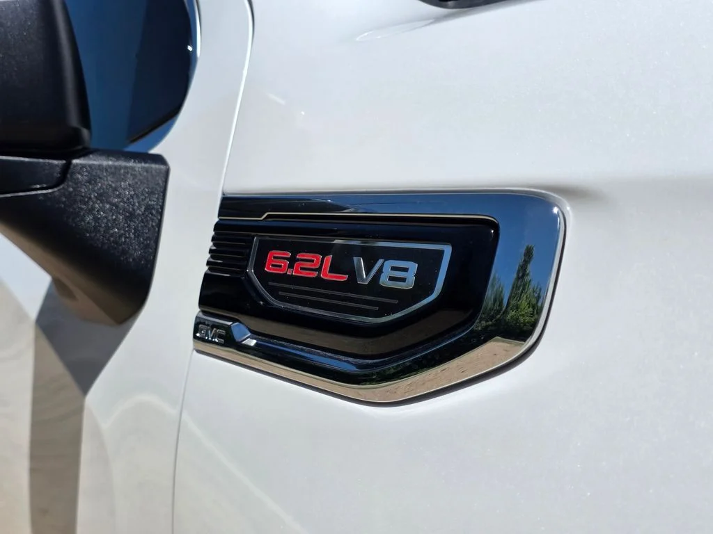 Used 2025 White Frost Tricoat GMC Denali image 31