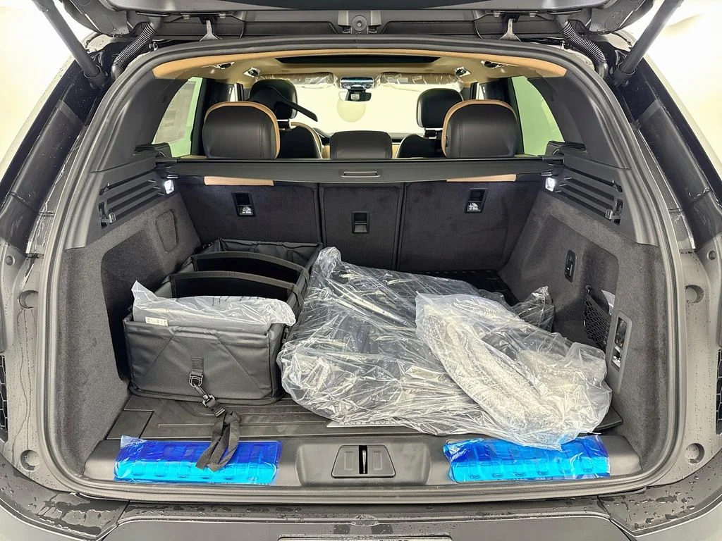 New 2026 Carpathian Grey Land Rover Dynamic SE image 28