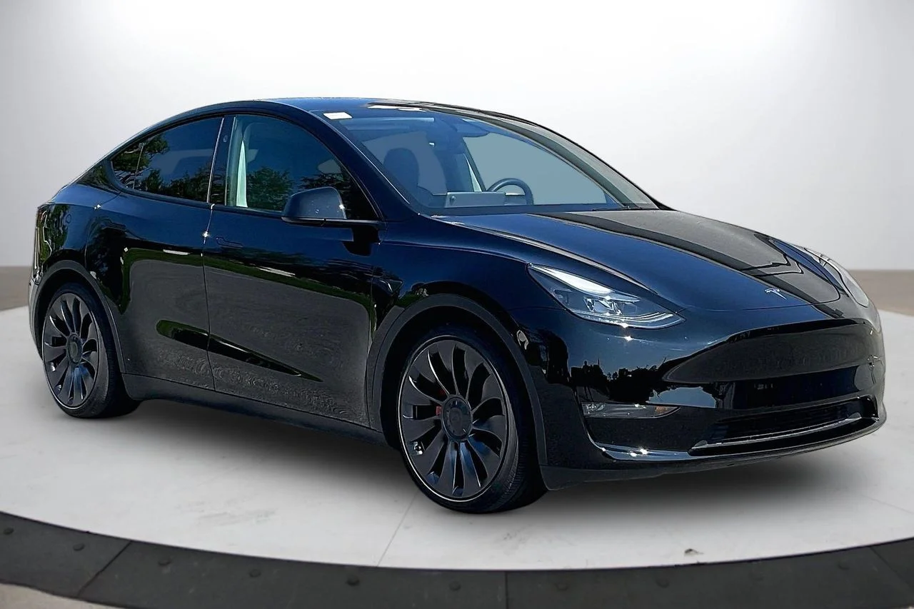 Used 2025  Tesla Performance image 2