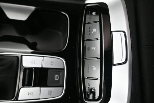 Used 2022 Ice White Hyundai Limited image 19