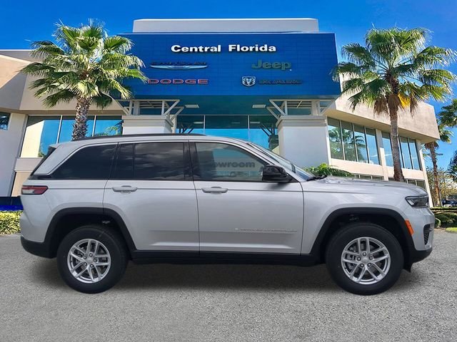 New 2026 Silver Zynith Exterior Paint Jeep Laredo X image 4