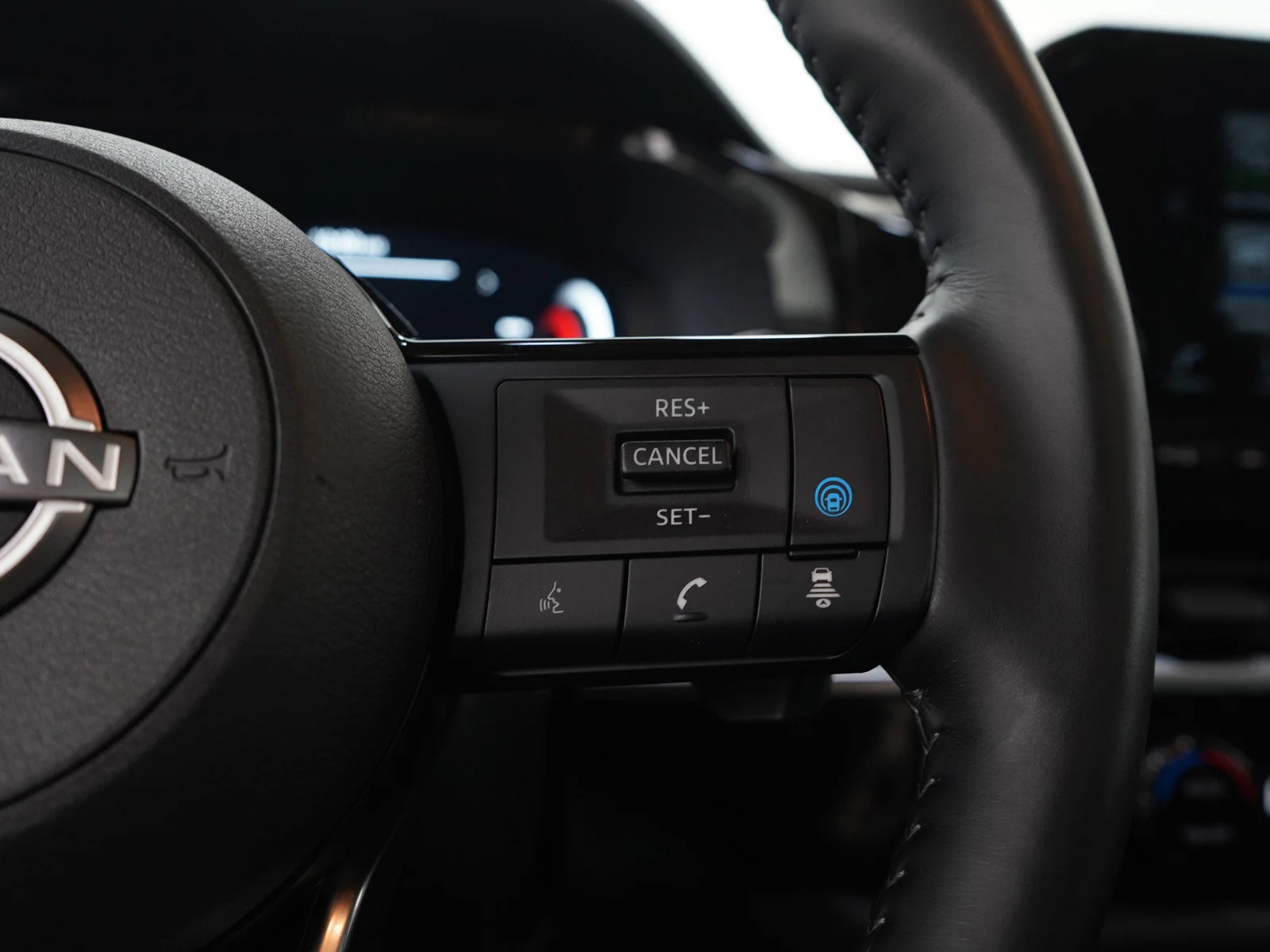 Used 2023 Super Black Nissan Platinum image 32