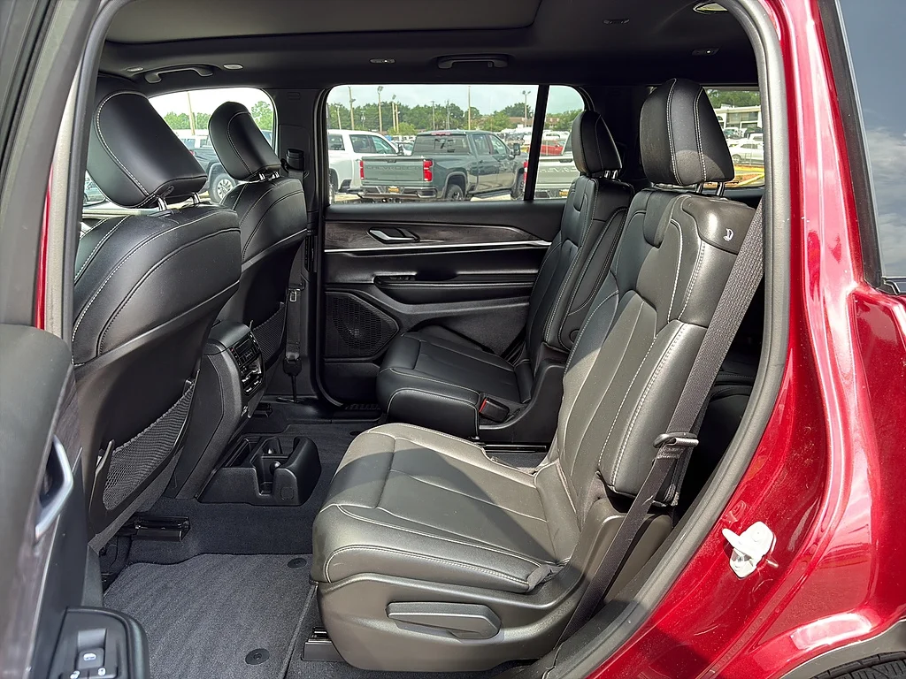 Used 2024 Velvet Red Pearl Coat Jeep  image 19