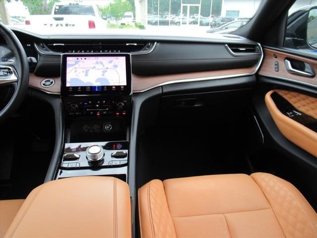Used 2023 Gray Jeep Summit image 14
