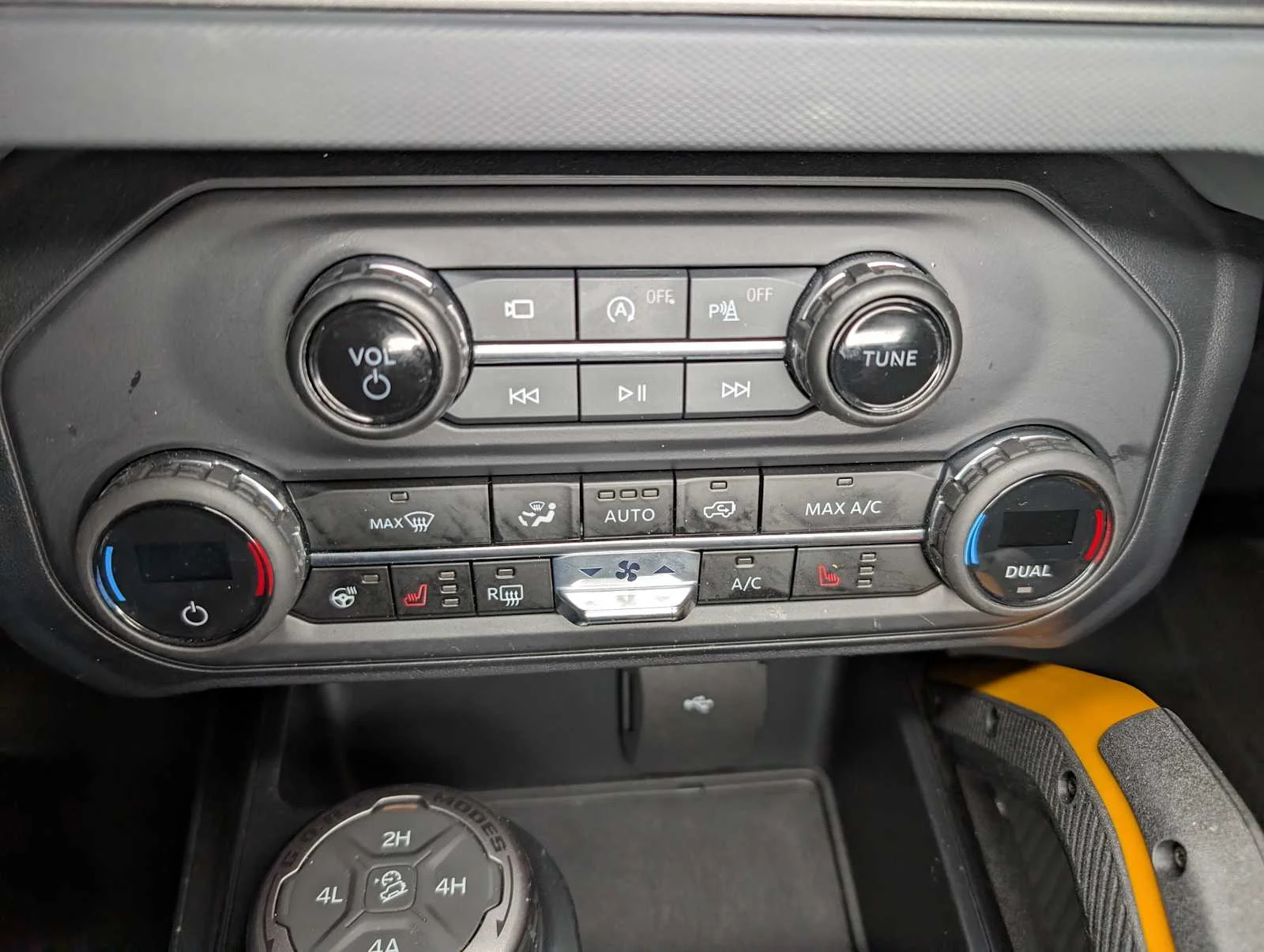 Used 2024 Shadow Black Ford Badlands image 33