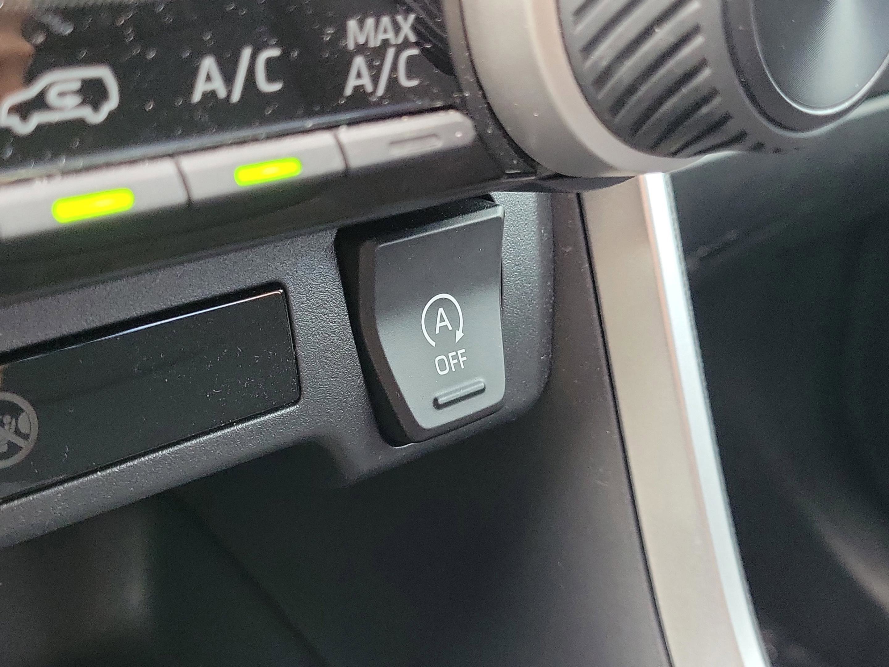 Used 2025 Ice Cap Toyota LE image 26