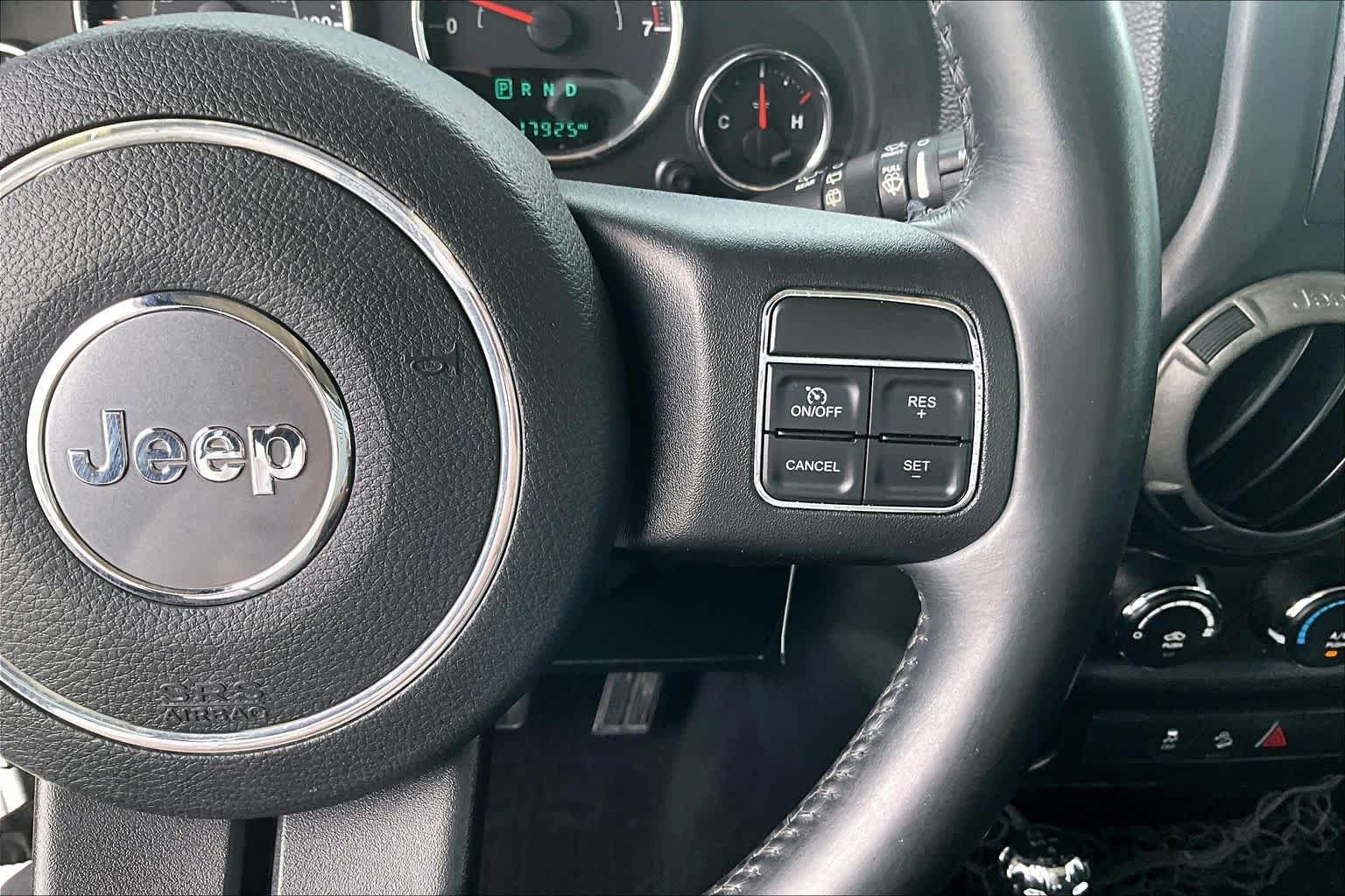 Used 2014 Bright White Clearcoat Jeep Sport image 21