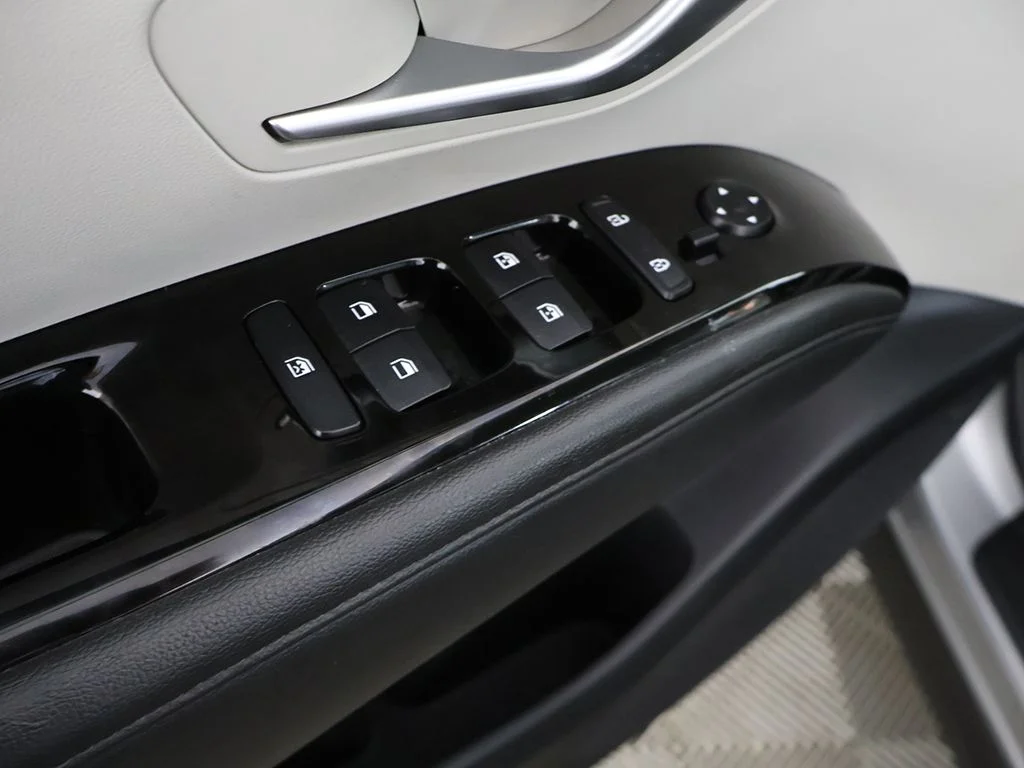 Used 2023 Shimmering Silver Hyundai Limited image 41