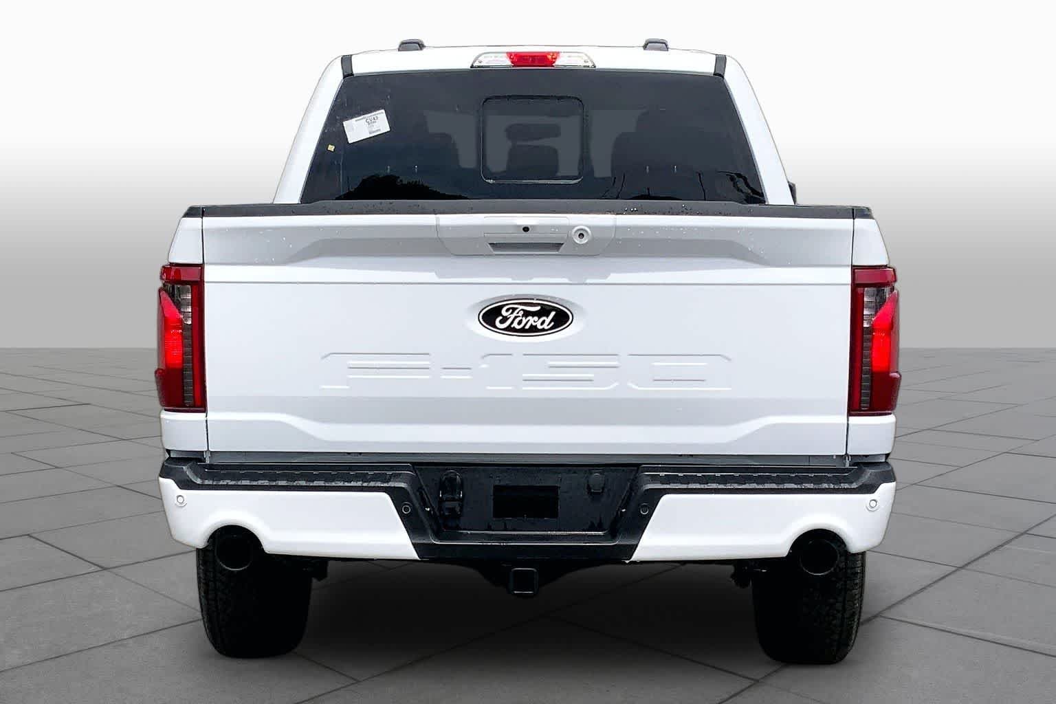 New 2026 Oxford White Ford XLT image 4