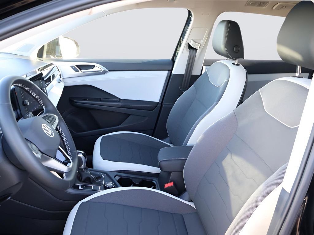 2025 Volkswagen Taos SE - Photo 42