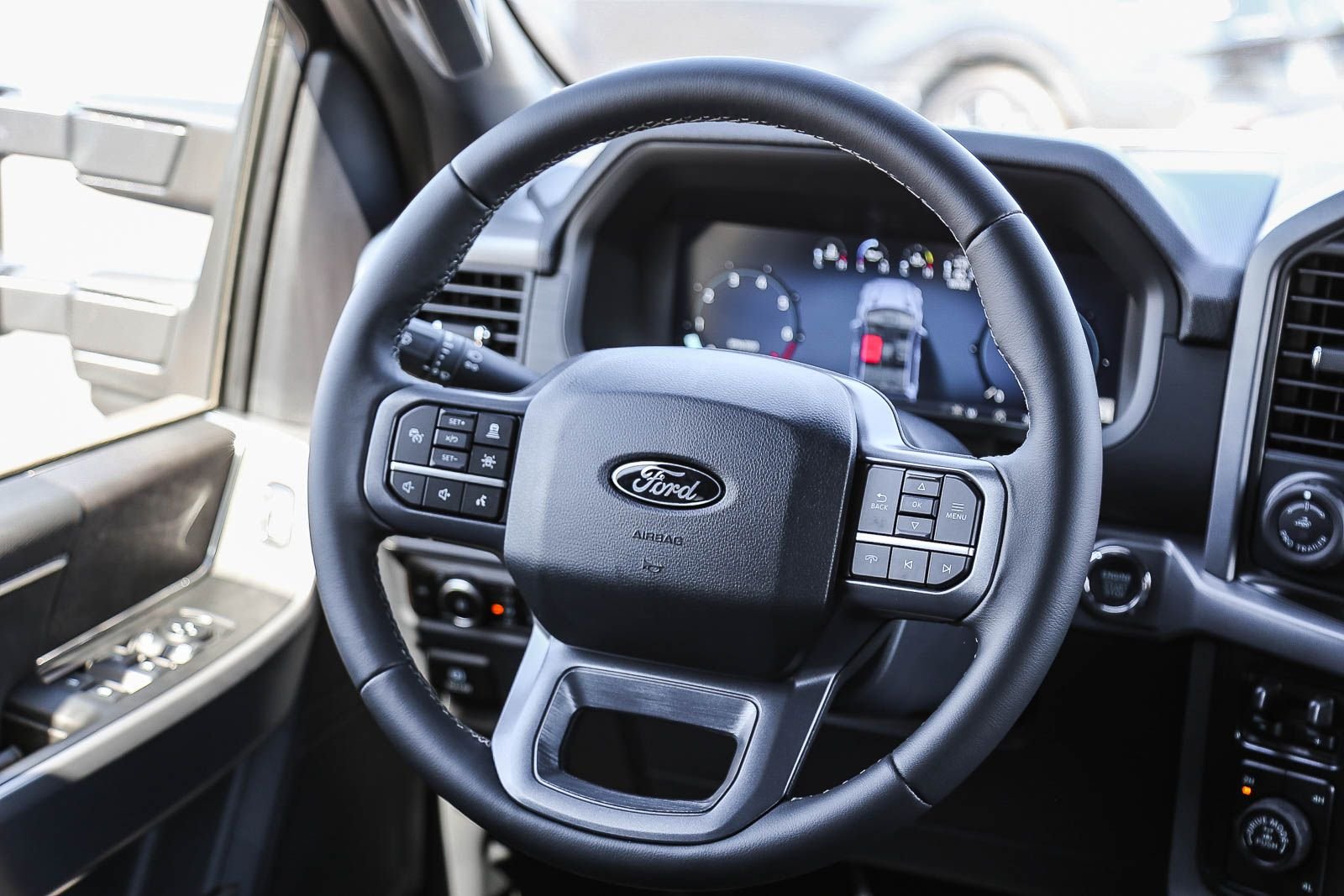 New 2026 Carbonized Gray Metallic Ford XLT image 18