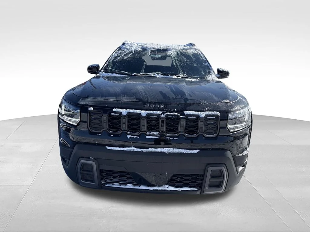 New 2026 Diamond Black Crystal Pearl-Coat Exterior Paint Jeep Limited image 11