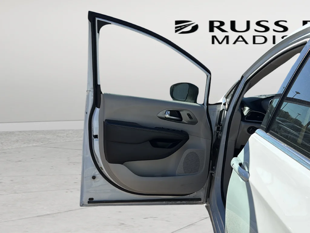 Used 2023 White Chrysler Touring L image 25