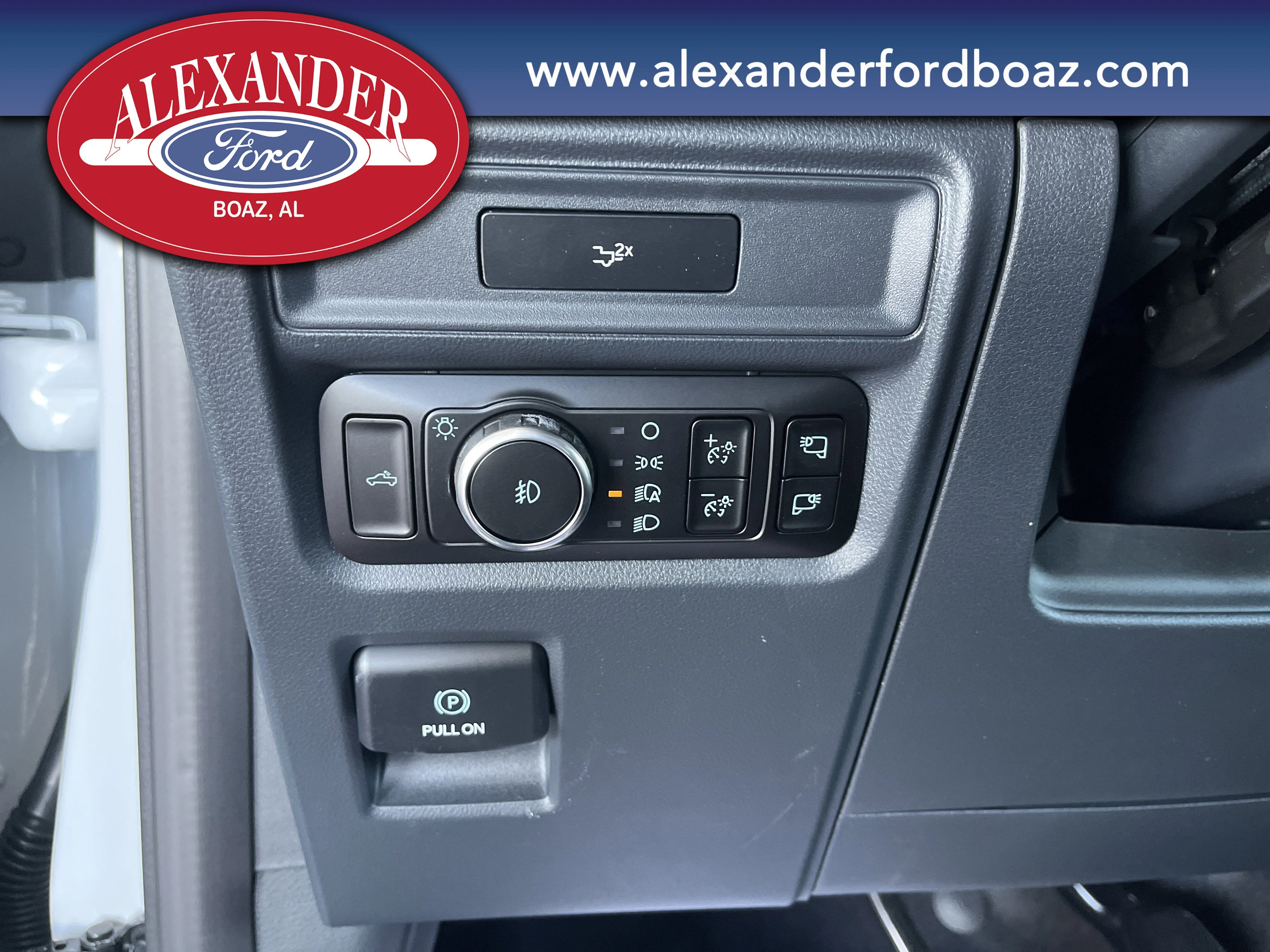 New 2026 Oxford White Ford XLT image 29