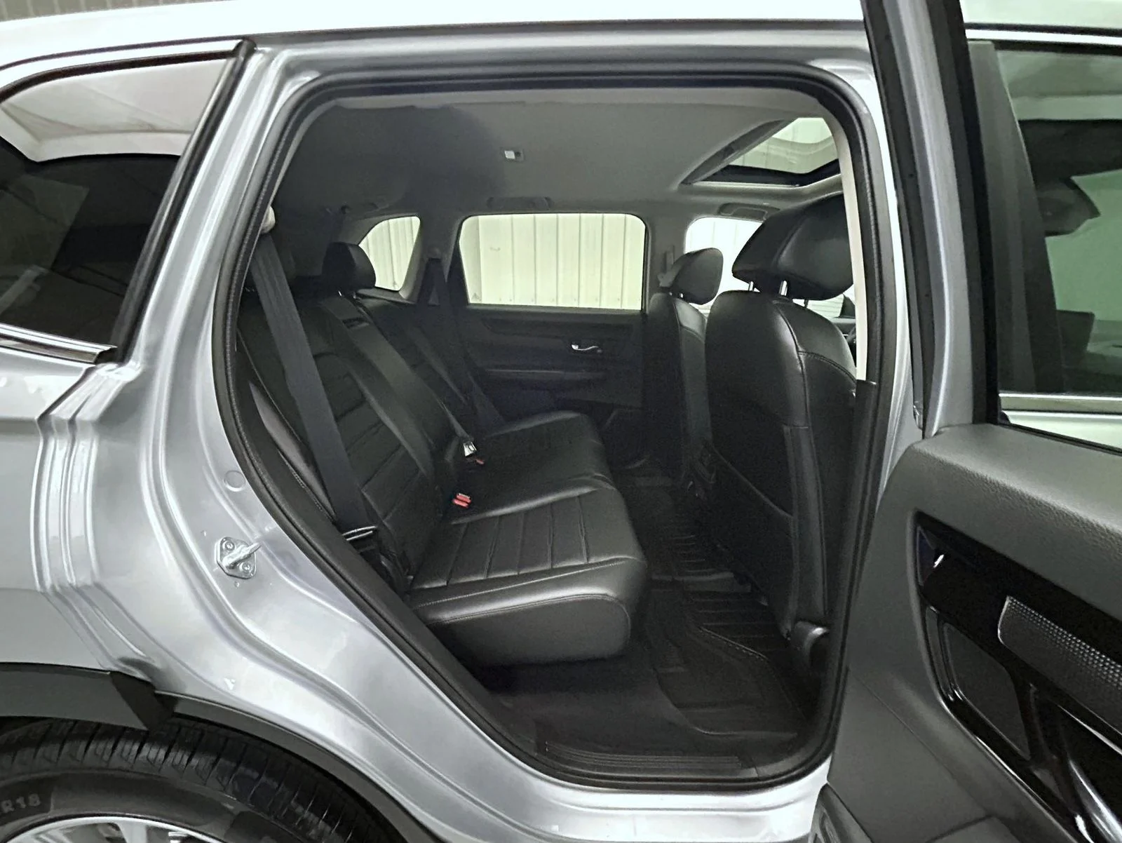 Used 2024 Silver Honda EX-L image 18