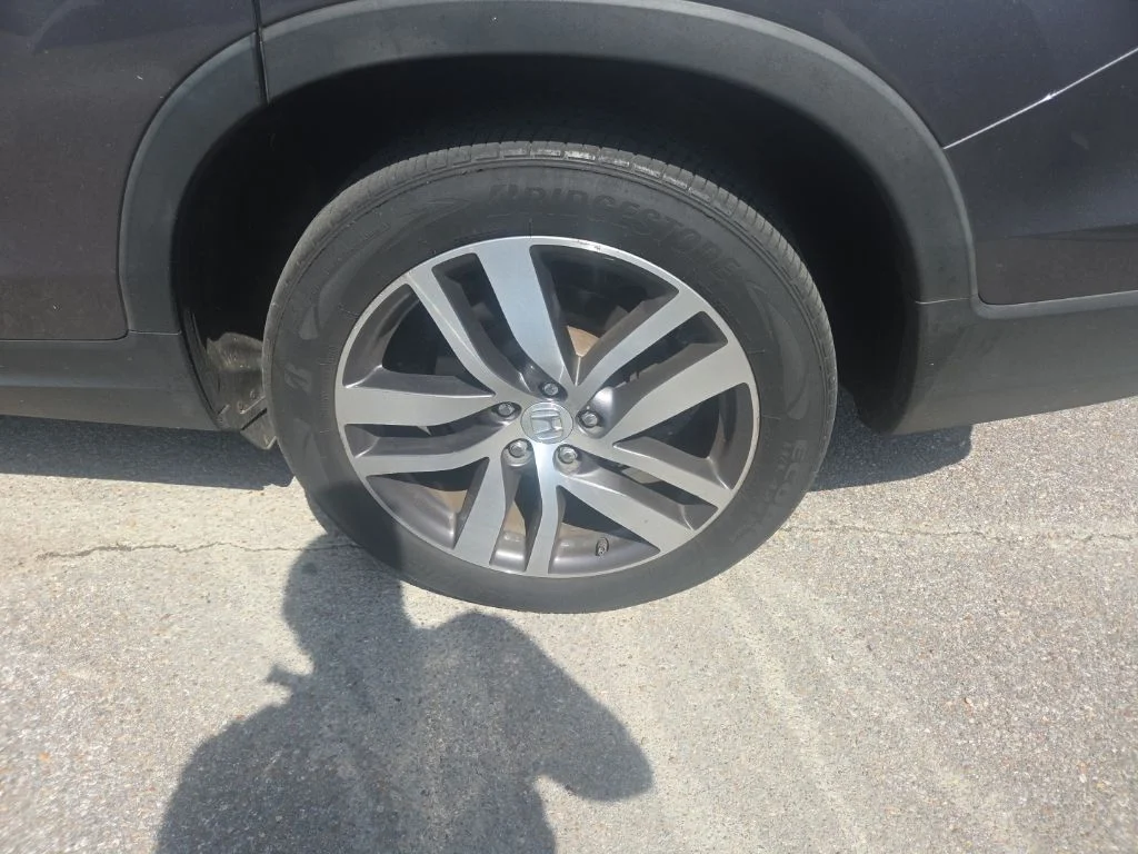 Used 2017  Honda Touring image 13