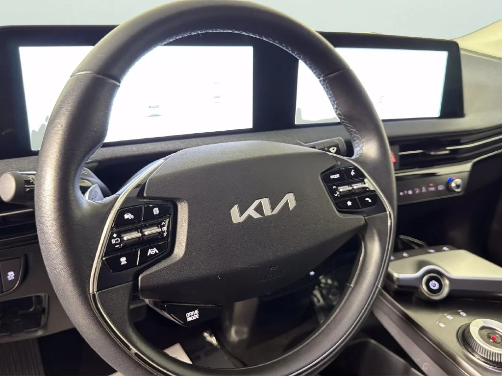 Used 2024 Black Kia Wind image 21
