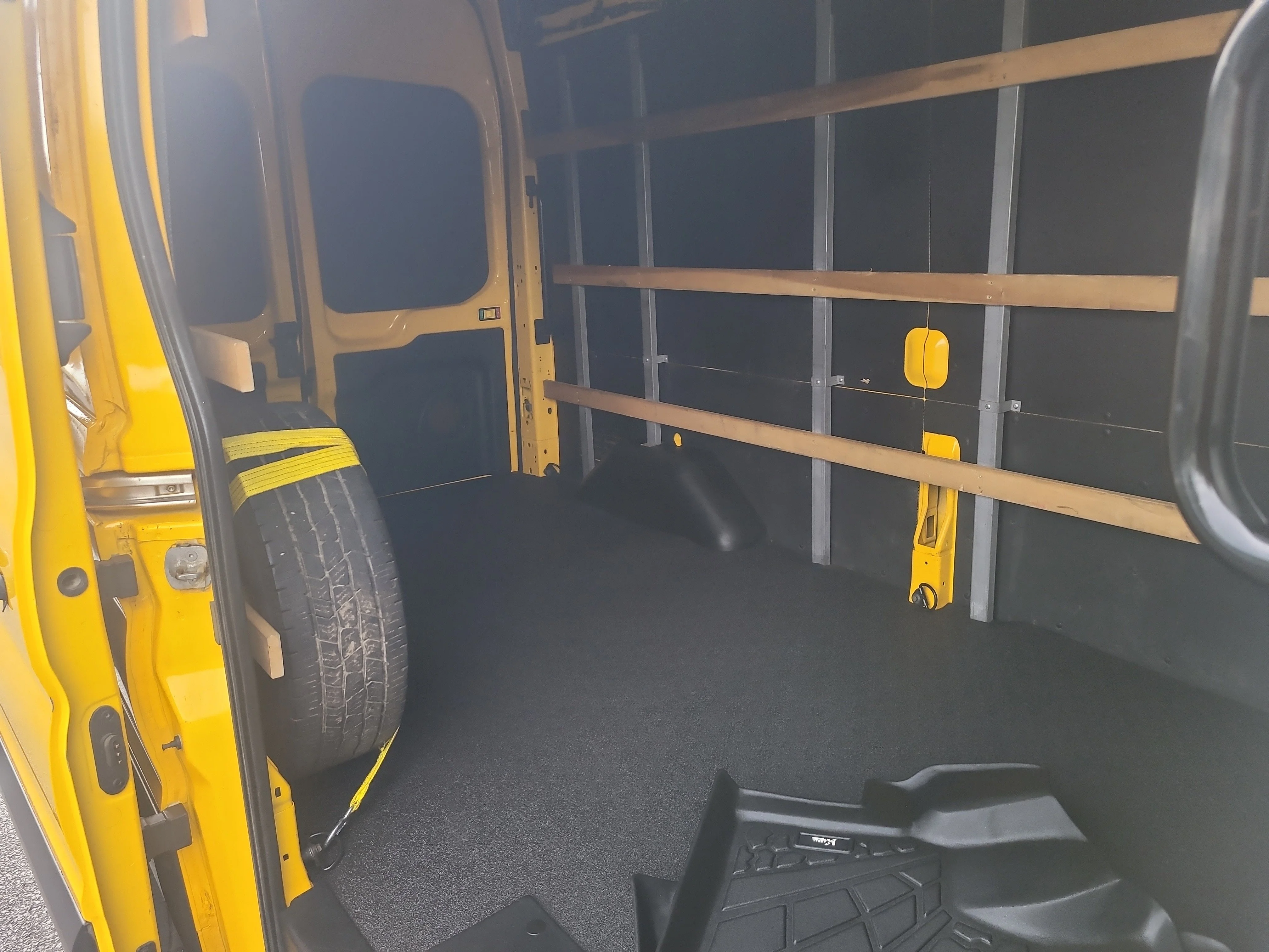Used 2021 School Bus Yellow Ford  image 18