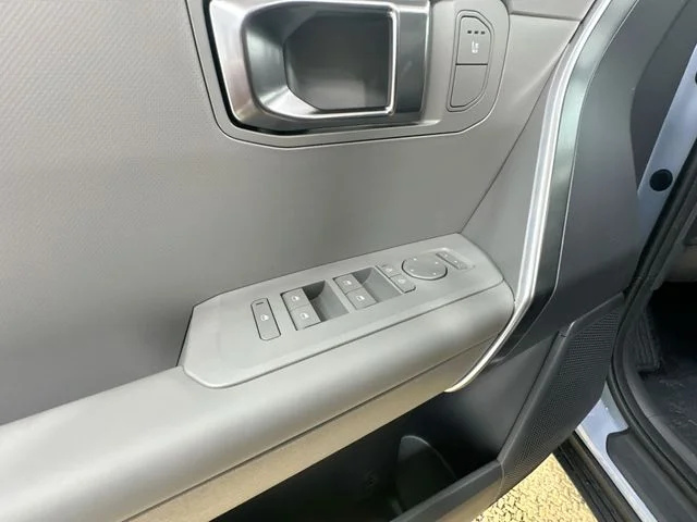 New 2027 Pale Gray Kia S image 16