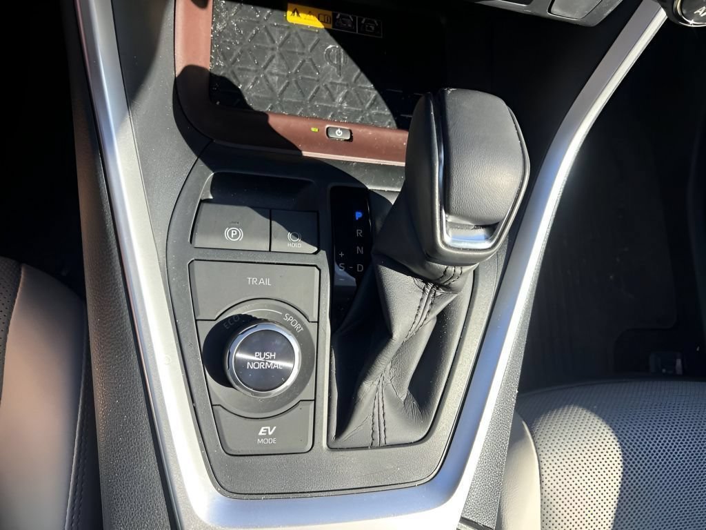 Used 2025 Wind Chill Pearl Toyota Limited image 30