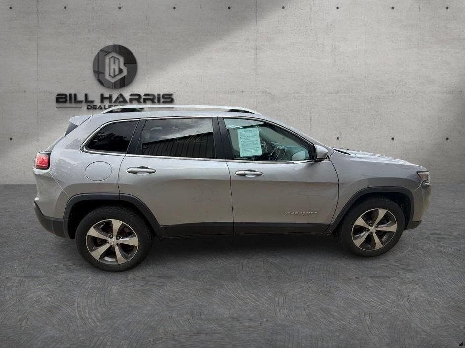 Used 2019 Silver Jeep Limited image 7