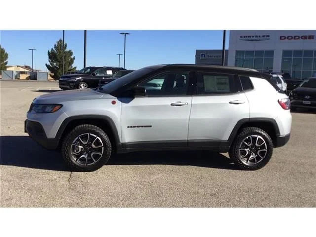 New 2026 Silver Zynith Metallic Clear-Coat  Paint Jeep TRAILHAWK 4X4 image 6