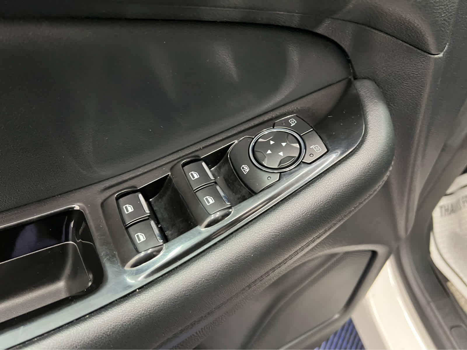 Used 2015 White Platinum Metallic Tri-Coat Ford SEL image 20