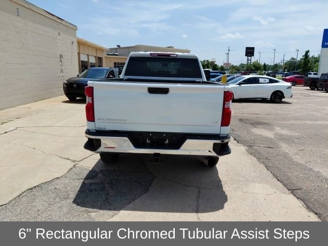 Used 2025 White Chevrolet LT image 5