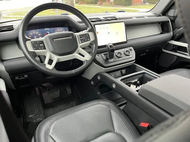 Used 2022 Gray Land Rover X-Dynamic SE image 32