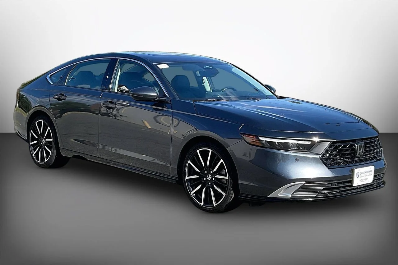Certified Used 2023  Honda Touring image 1