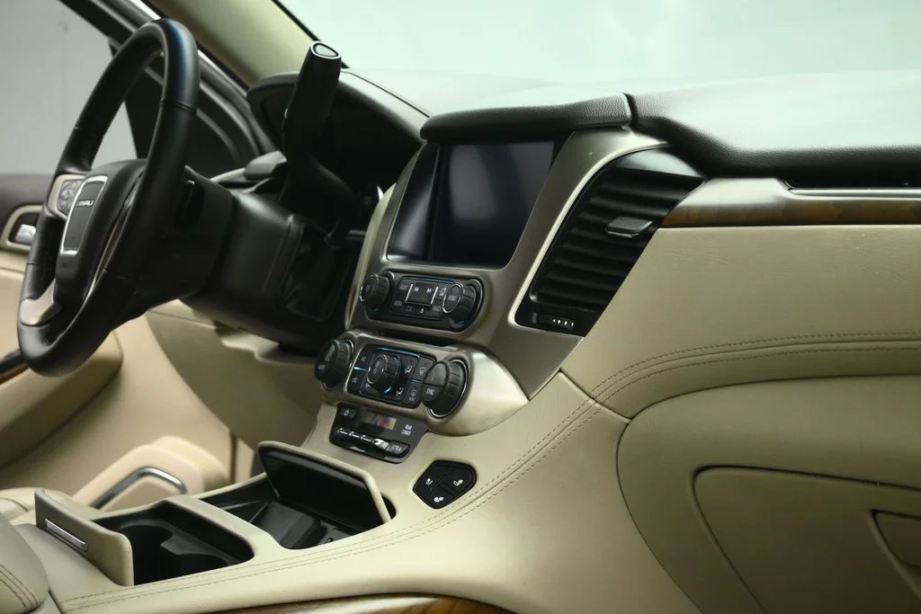 Used 2020 Silver GMC Denali image 61