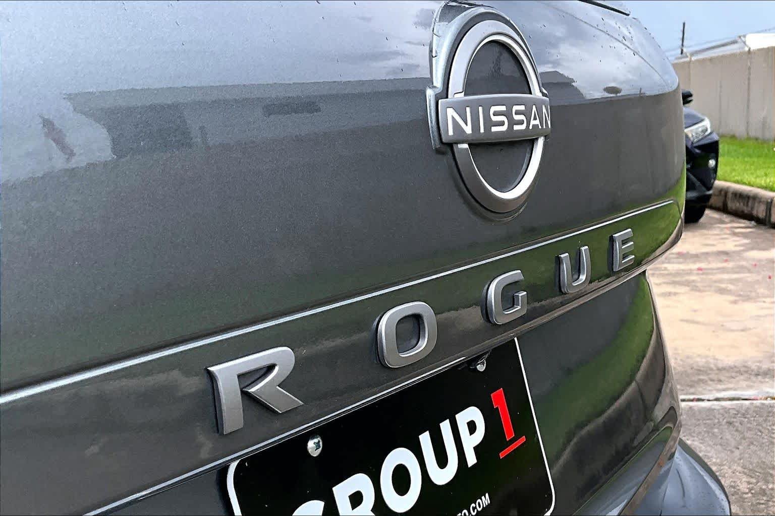 Used 2025 Gun Metallic Nissan SV image 10